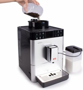 Faire du café avec la machine à café entièrement automatique